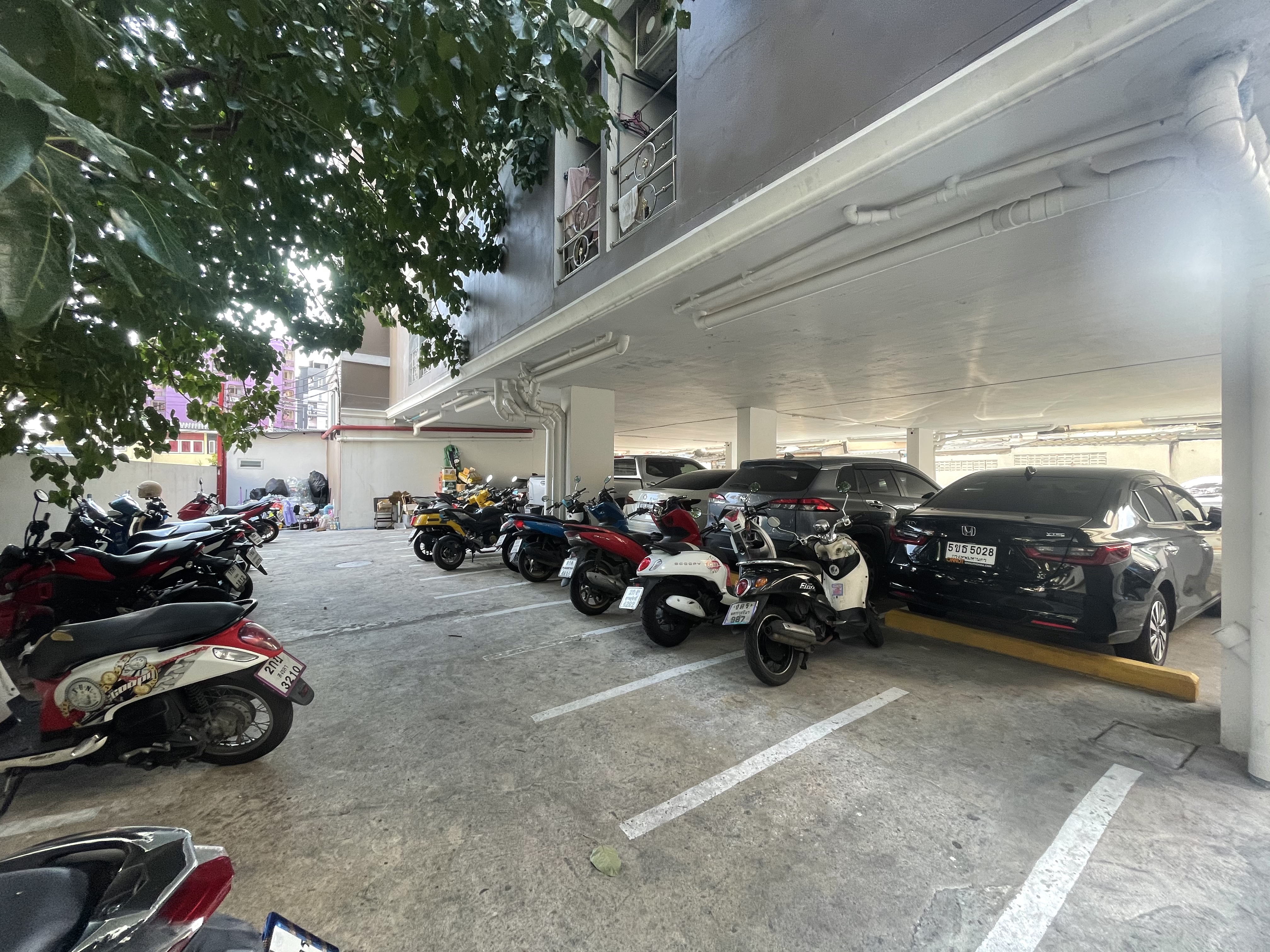 อพาร์ทเม้นท์ 8 ชั้น รถไฟฟ้ารัชดา-หัวยขวาง ผู้เช่าเต็มทั้งปี!!!