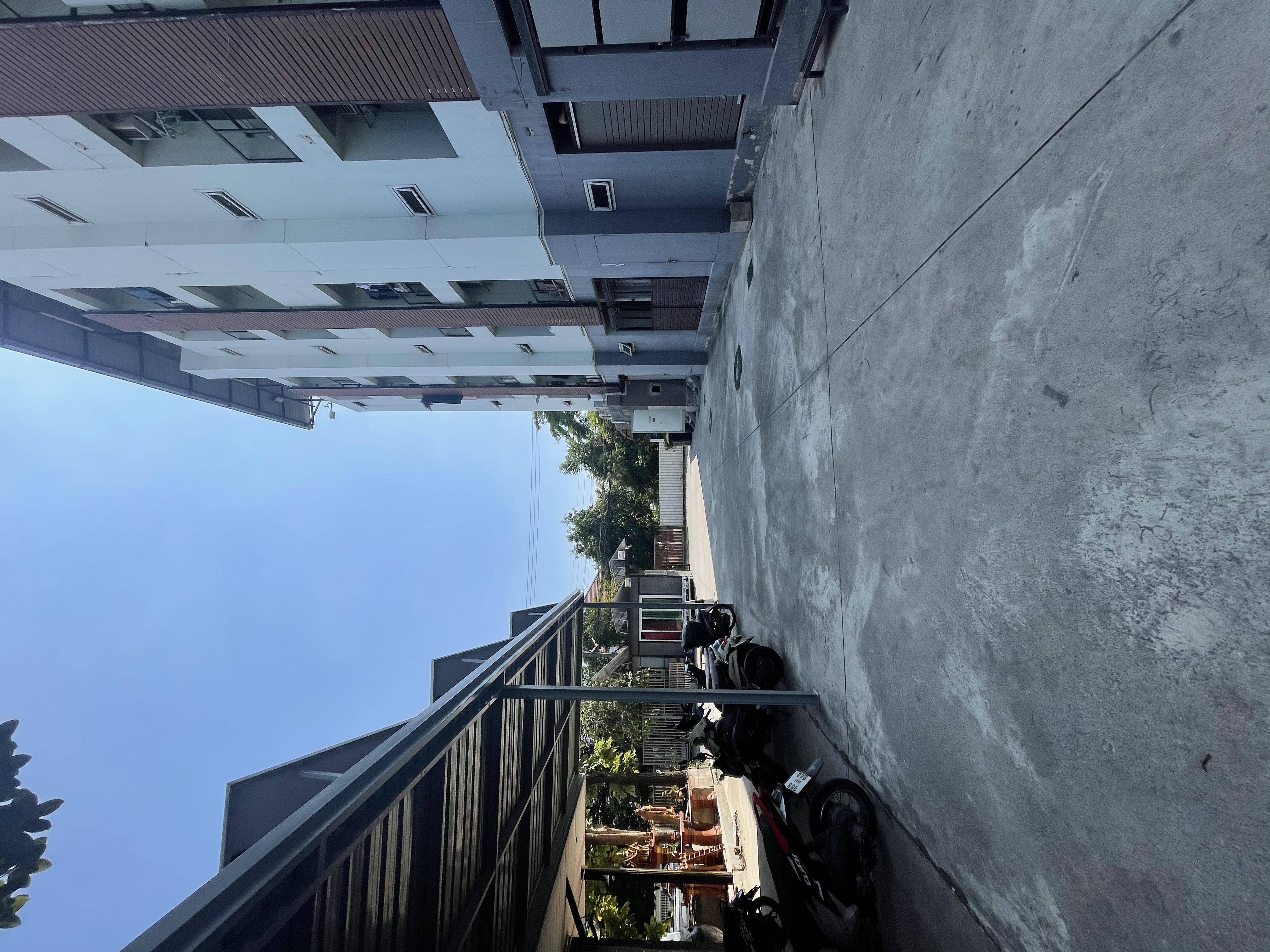 อพาร์ทเม้นท์ 5 ชั้น มี 61 ห้อง มีช่องลิฟท์ ใก้ลรถไฟฟ้า สนามบินดอนเมือง พหลโยธิน ลำลูกกา แหล่งธุรกิจ ทำเลเหมาะ ลงทุนเซอร์วิสโรงแรม รายวัน