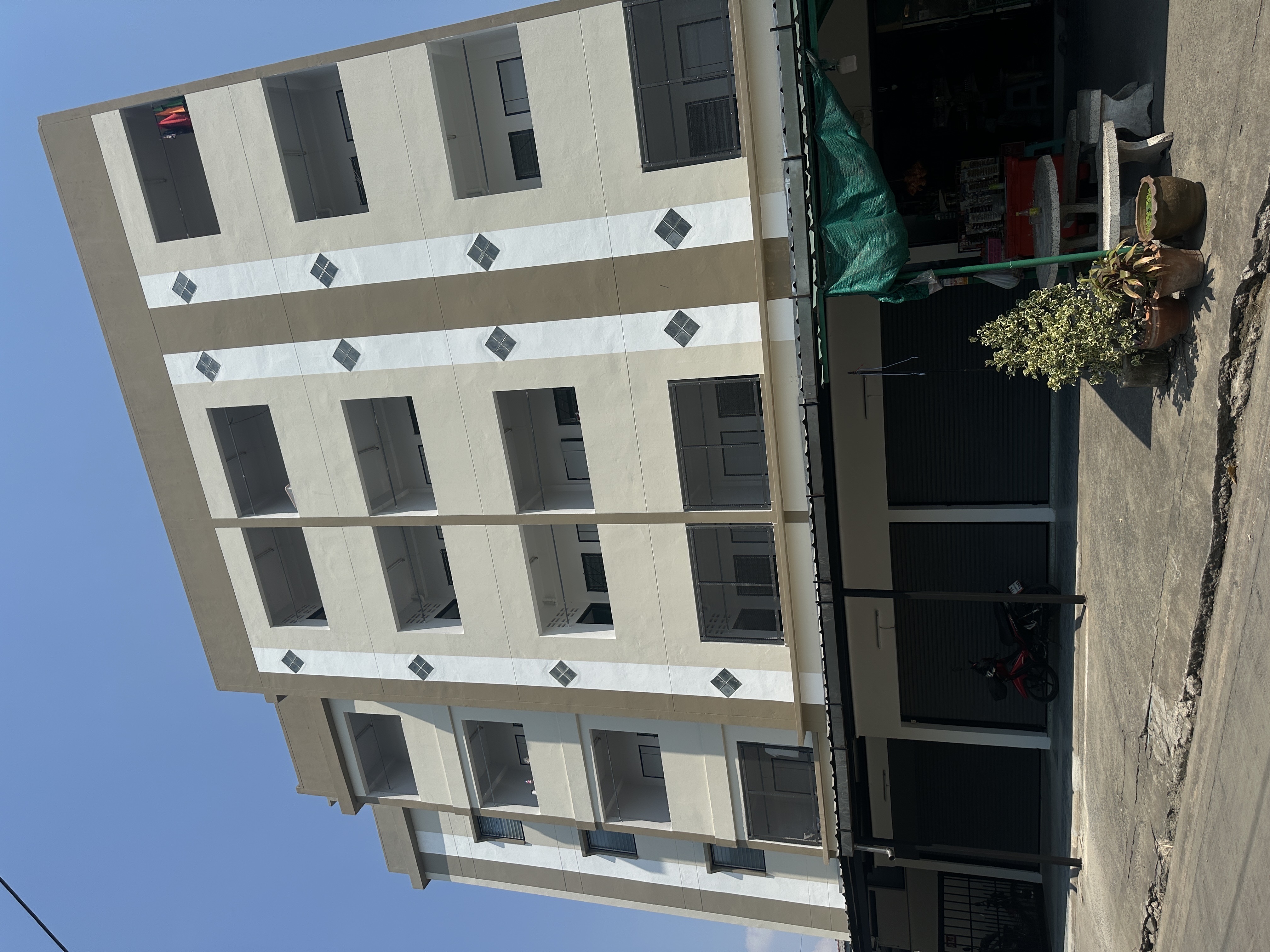 อพาร์ทเม้นท์ 5 ชั้น ปรับปรุงใหม่ จอดรถยนต์ 12 คัน ทำเลย่านธุรกิจโรงงาน เพชรเกษม พุทธมณฑล สาย 4